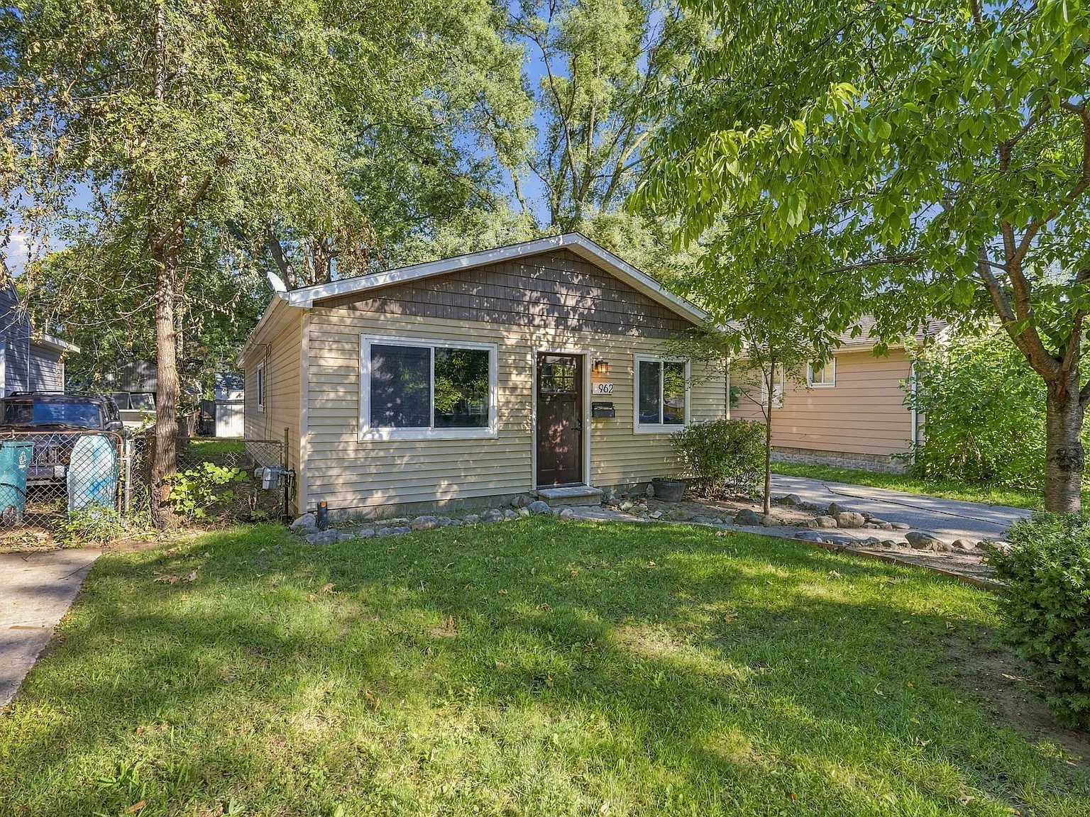 3 bed, 962 sqft, $2,150 — Photo 2