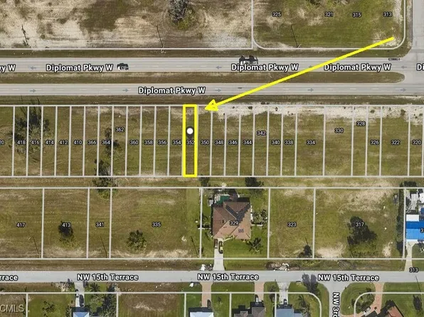 352 Diplomat Pkwy W, Cape Coral, FL 33993