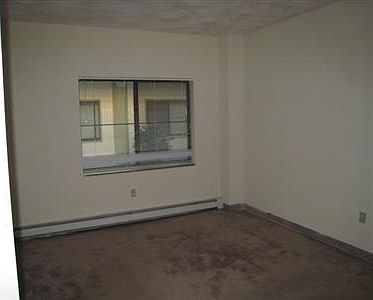 5th image of 379 Highland Ave #220