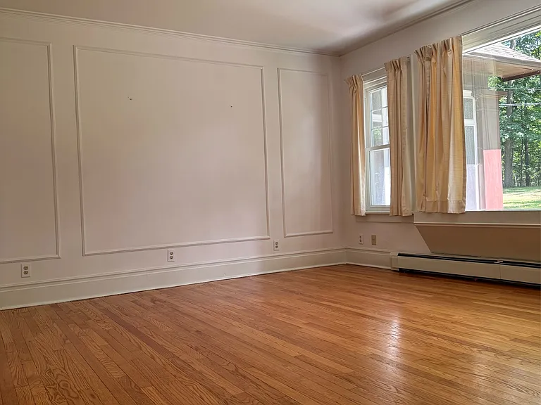 36 Beverly Pl — Photo 8