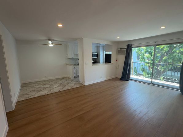 735 N Sycamore Ave #18