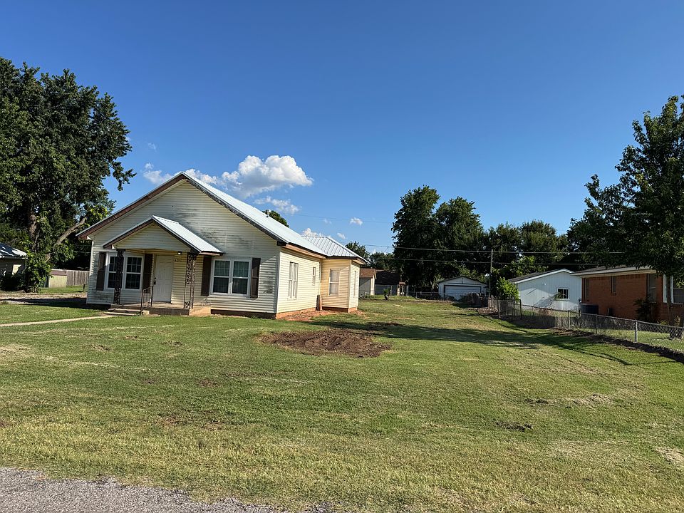 1st image of 406 W Hornaday