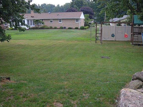 4th image of 668 Lakeview Dr