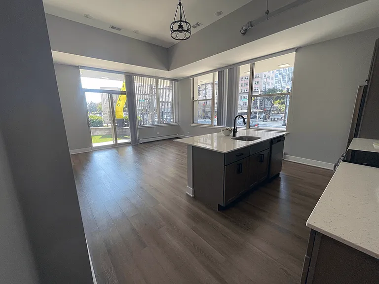 The Bryn - 5600 N Sheridan Rd — Photo 34