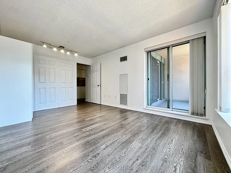 889 Bay St #810 — Photo 5
