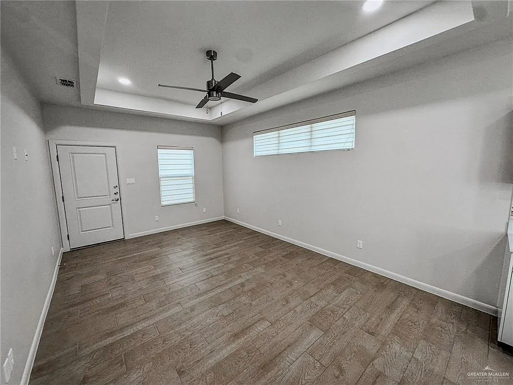 3 bed, 2.0 bath, 1073 sqft, $1,400 — Photo 4