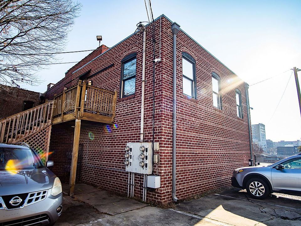 1st image of 413 Depot Ave W