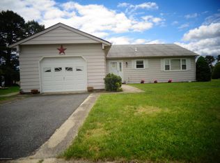 16 Cardiff Ct, Toms River, NJ 08757