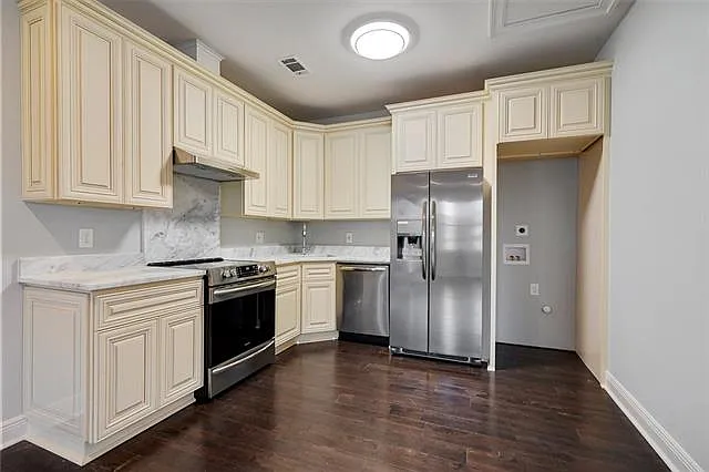 2 bed, 1.0 bath, 800 sqft, $1,600 — Photo 3