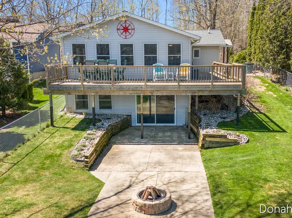 4460 S Sherman Ave, Fremont, MI 49412