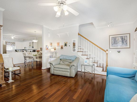 4th image of 32 Rock Garden Ln