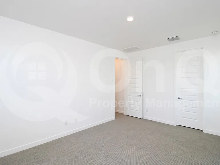 1045 E Thompson Way — Photo 11