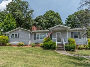 19 High St, Waynesville, NC 28786