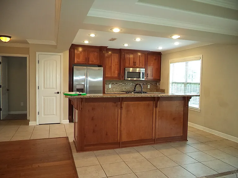 101 Avalon Ln — Photo 7