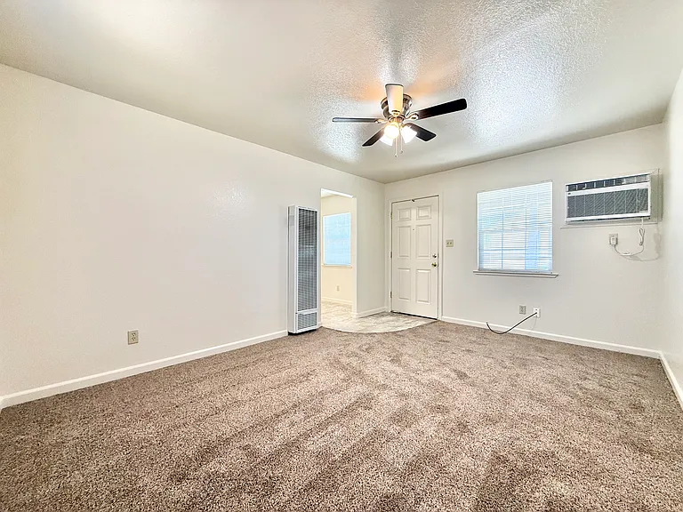818 W Joaquin St — Photo 6