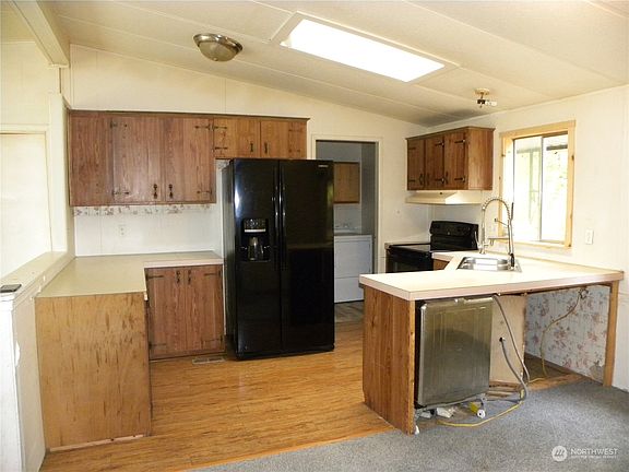 Kitchen with laminate floors. >