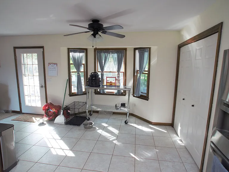 98 Thorndale Cir — Photo 21