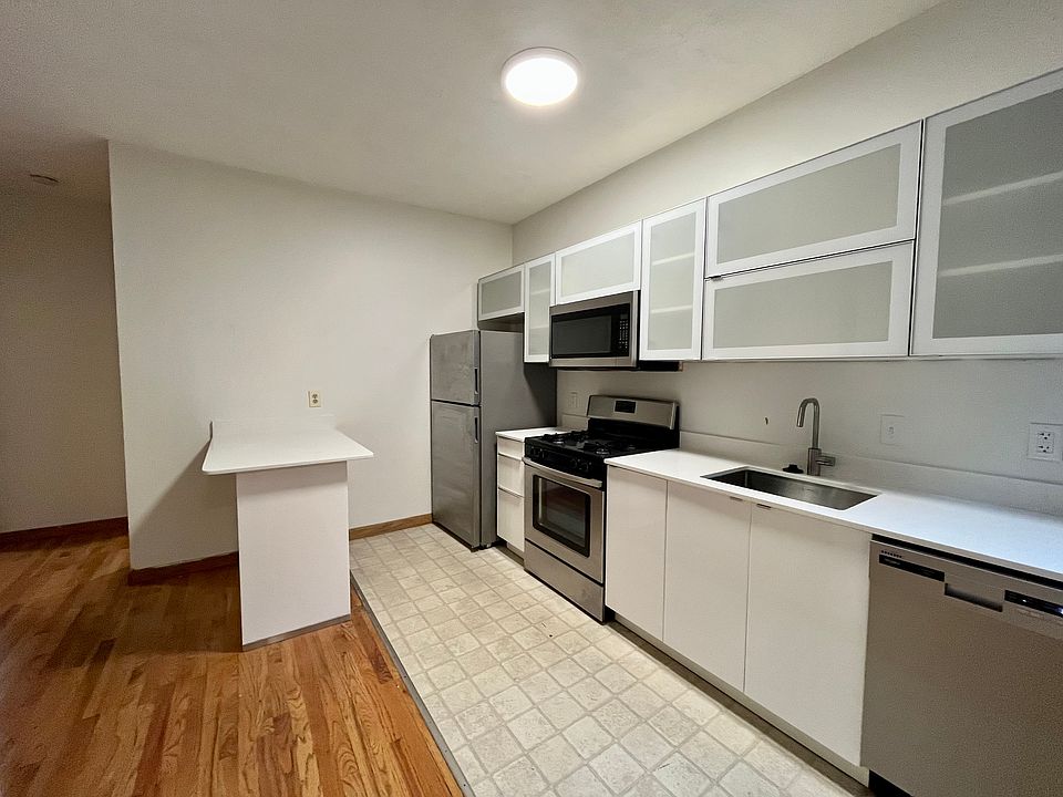 1st image of 37 Cunard St #3