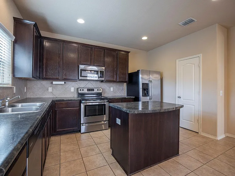 433 Stonebrook Dr — Photo 41