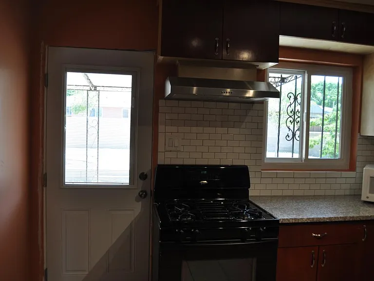 2514 Wyoming Blvd NE — Photo 5