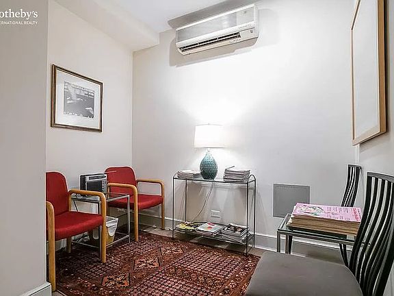 4th image of 310 W 72nd St #1D