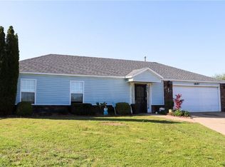 1847 Pearl Cir, Springdale, AR 72764