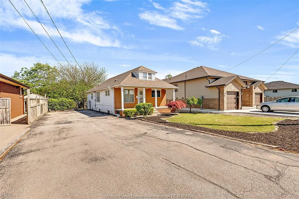 4 bed, $2,500 — Photo 3