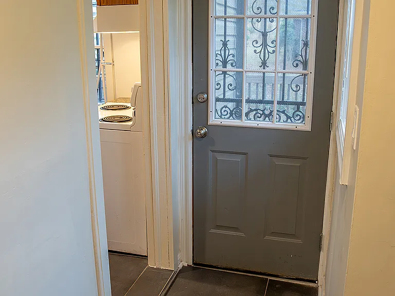 1585 N Columbia Pl — Photo 12