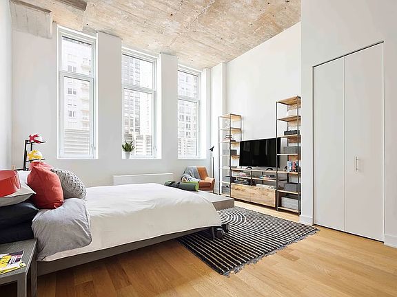 2nd image of 4322 Queens St APT 618