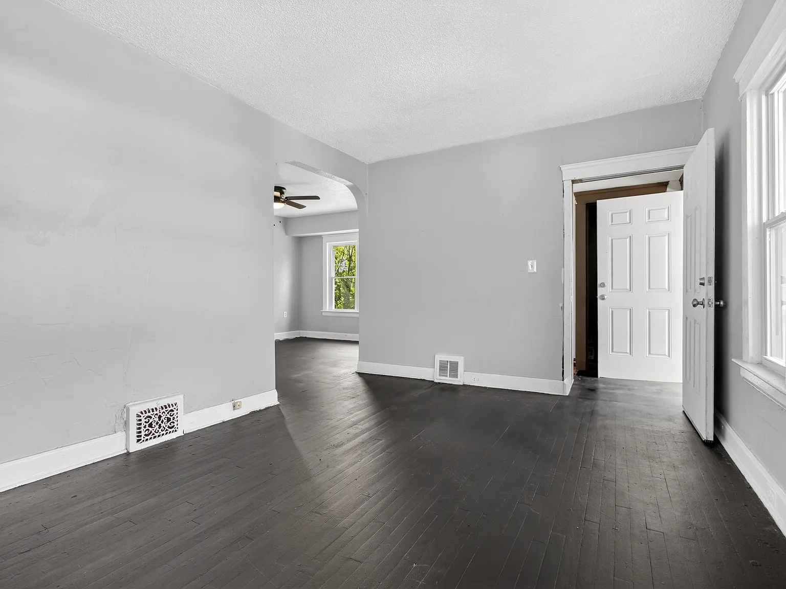 3 bed, 1250 sqft, $1,100 — Photo 3