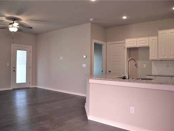 4th image of 3912 SW Peachwood Dr