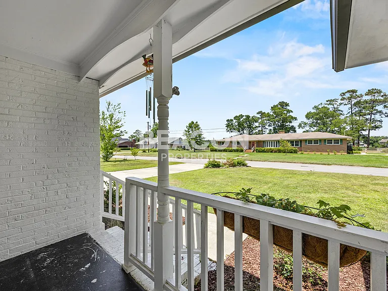 406 W Blackbeard Rd — Photo 4