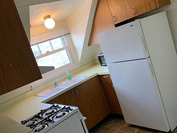 3rd image of 1117 13th Ave N APT 303