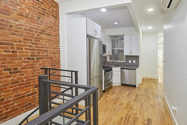 Rented by Compass | media 25