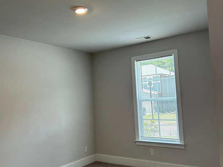 123 Vivian Ln — Photo 9