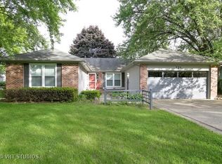 721 Evergreen Ct, Algonquin, IL 60102