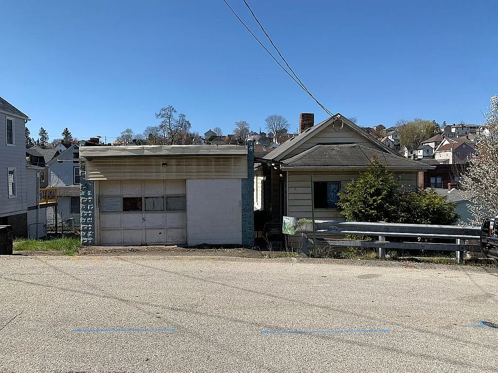 213 Luella Ave photo 1