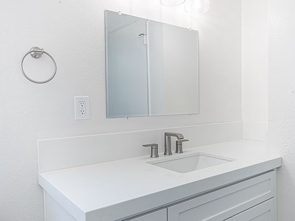 5th image of 12659 Moorpark St #15