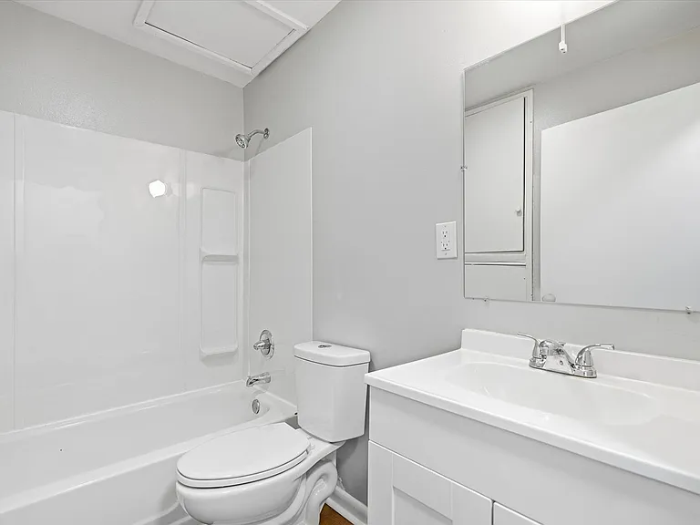 924 W Huntington Ave — Photo 21