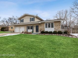 413 Surrey Ln, Lindenhurst, IL 60046