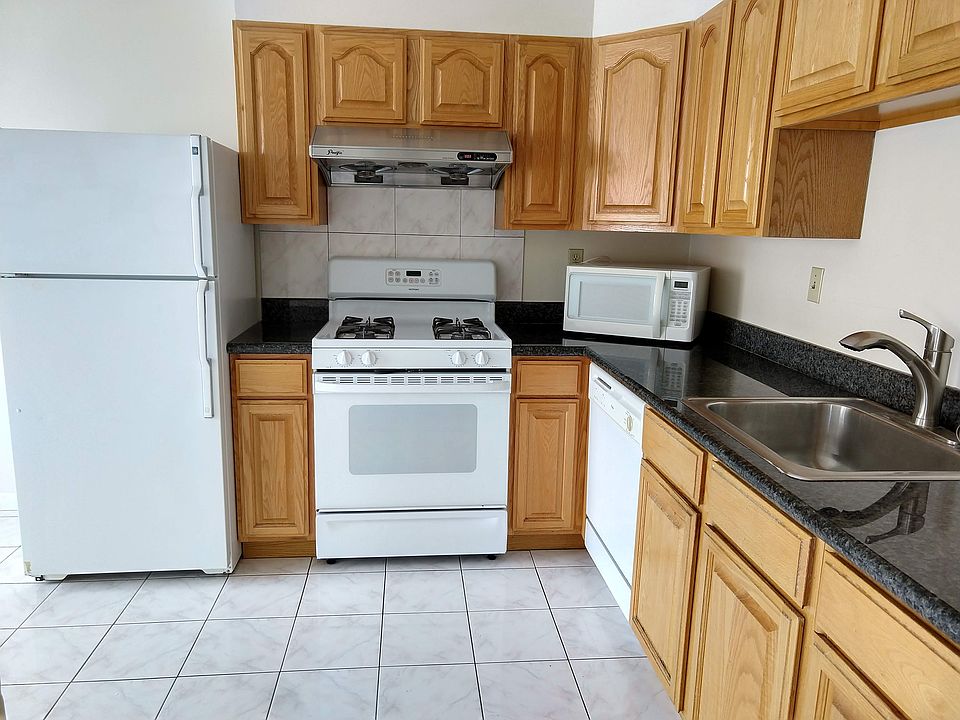 Kitchen with refrigerator, stove/oven, dishwasher, garbage disposal, granite countertops