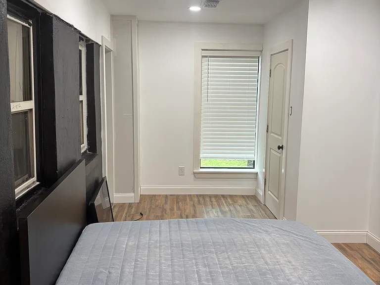 1820 N Macgregor Way — Photo 22