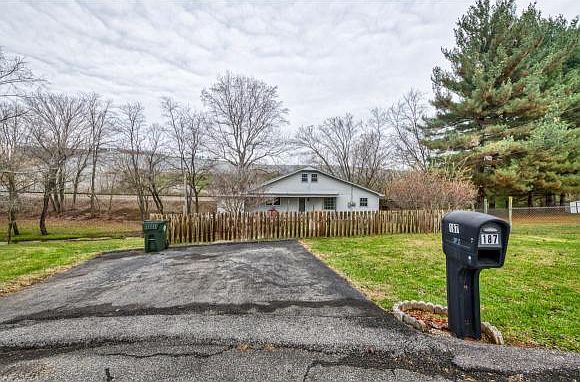 1st image of 559 Hilltop Dr