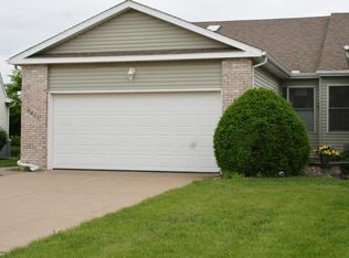4011 Prairie Ln, Bettendorf, IA 52722