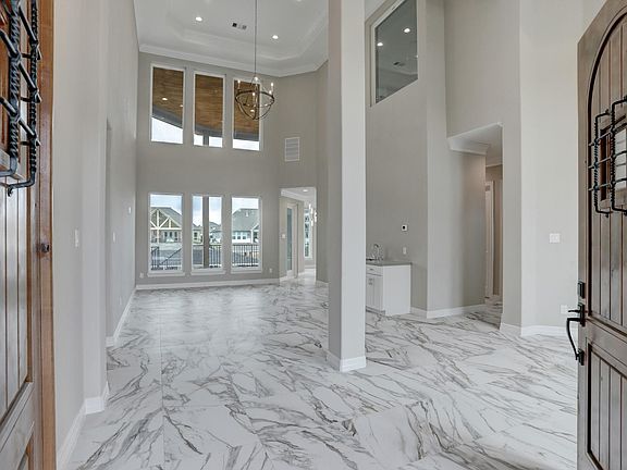 3rd image of 502 Amalfi Dr