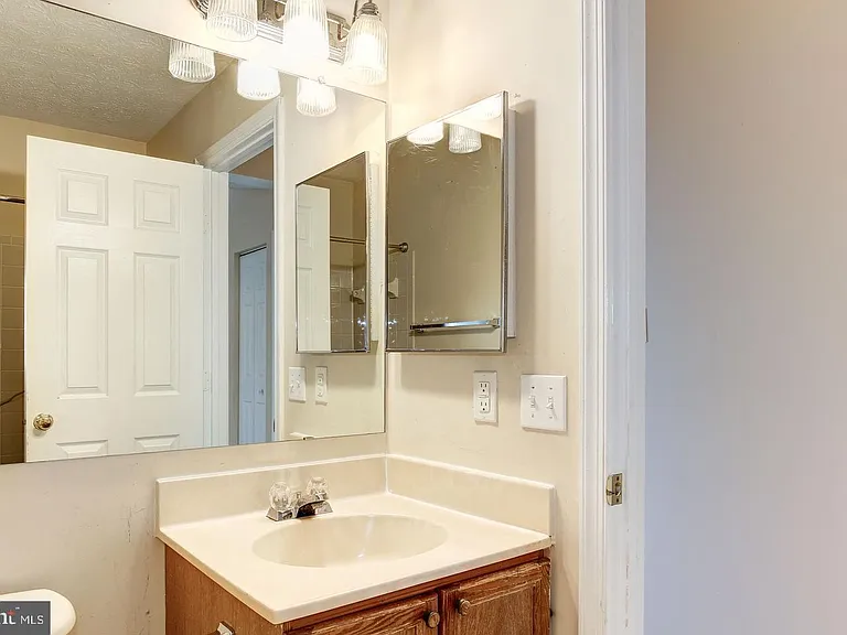 2106 Whitehall Rd #2D — Photo 30