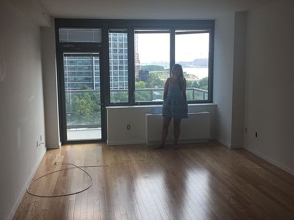 3rd image of 4610 Center Blvd APT 609