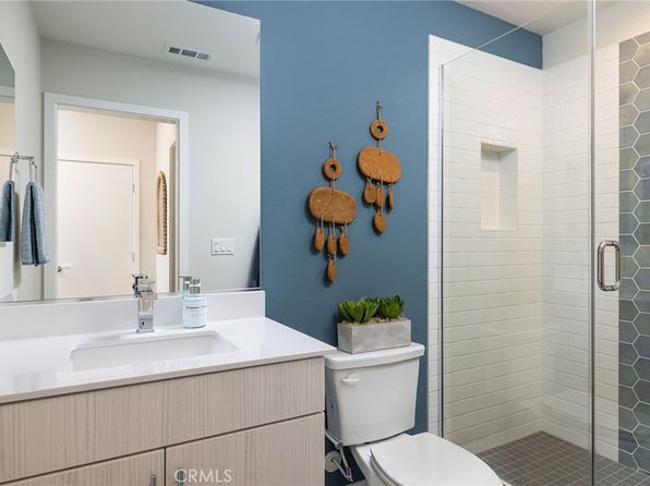 121 Towns Ave, Upland, CA 91786
