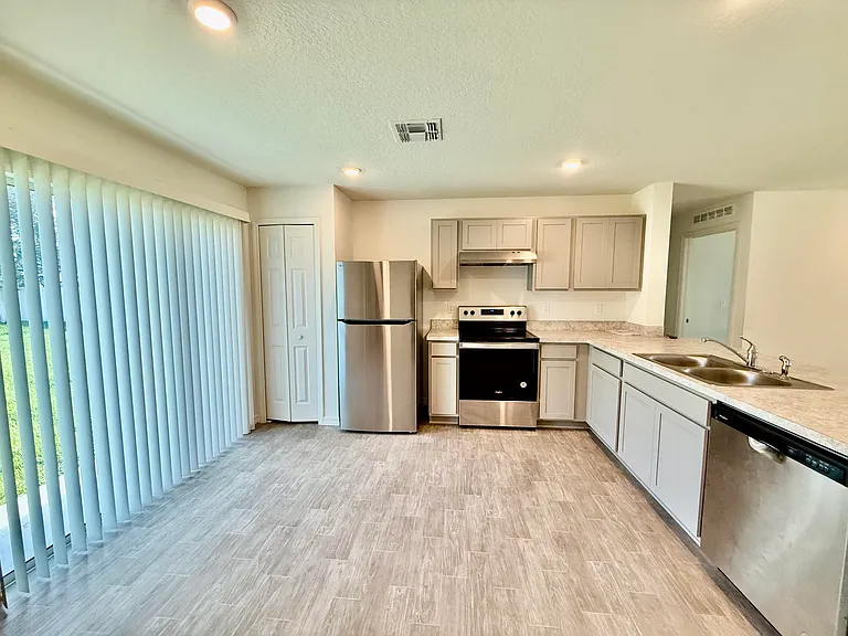 149 SW Becker Rd — Photo 8