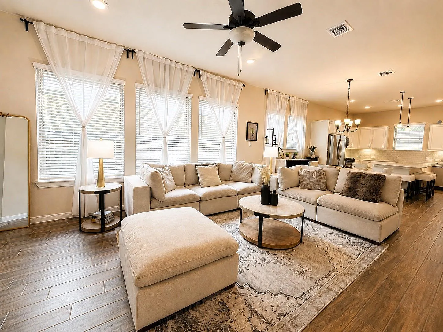 3 bed, 2.0 bath, 1720 sqft, $2,900 — Photo 4